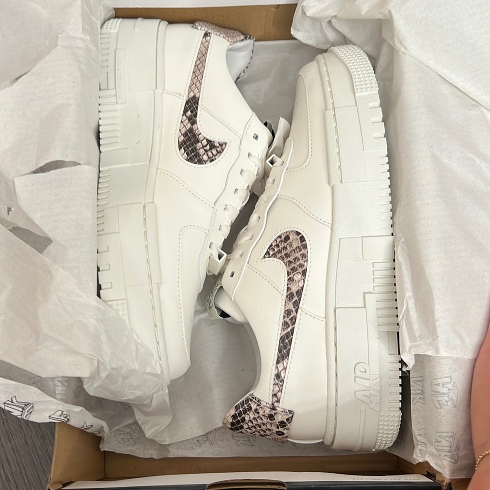Nike snakeskin sneakers size 8 NWT
